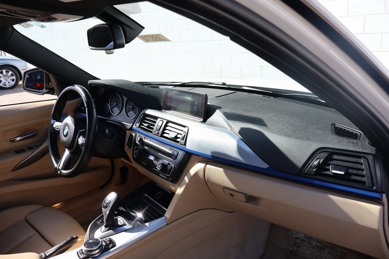 BMW 3 Series Vehicle Full-screen Gallery Image 19