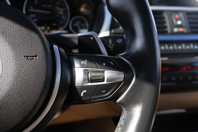 BMW 3 Series Vehicle Full-screen Gallery Image 27