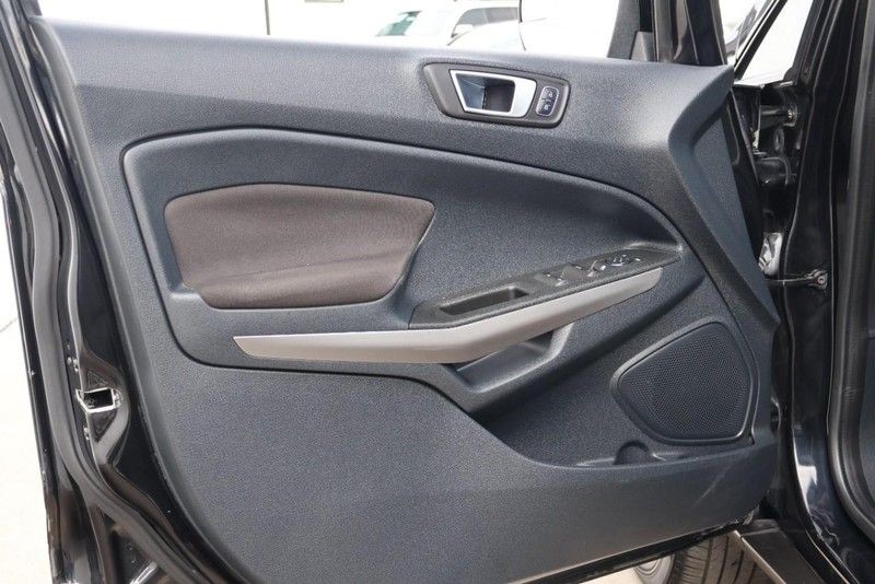 Ford EcoSport Vehicle Full-screen Gallery Image 15