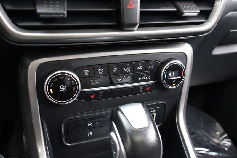 Ford EcoSport Vehicle Full-screen Gallery Image 31