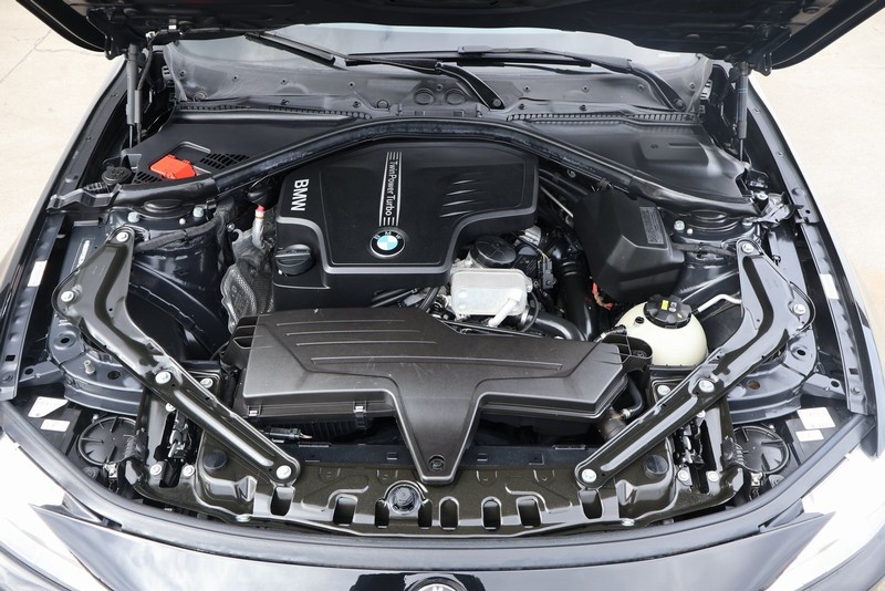 BMW 428i Vehicle Full-screen Gallery Image 13