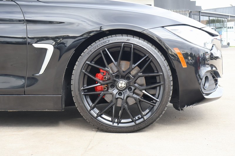 BMW 428i Vehicle Full-screen Gallery Image 14