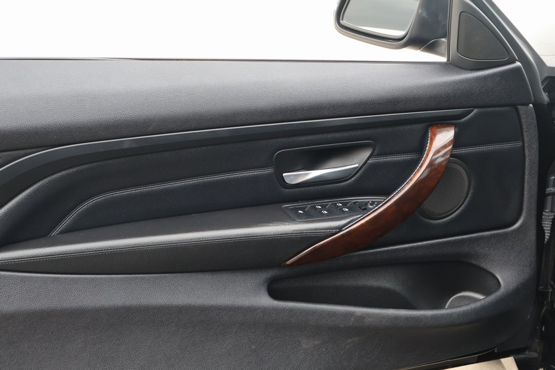 BMW 428i Vehicle Full-screen Gallery Image 16