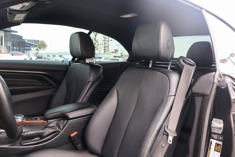 BMW 428i Vehicle Full-screen Gallery Image 18