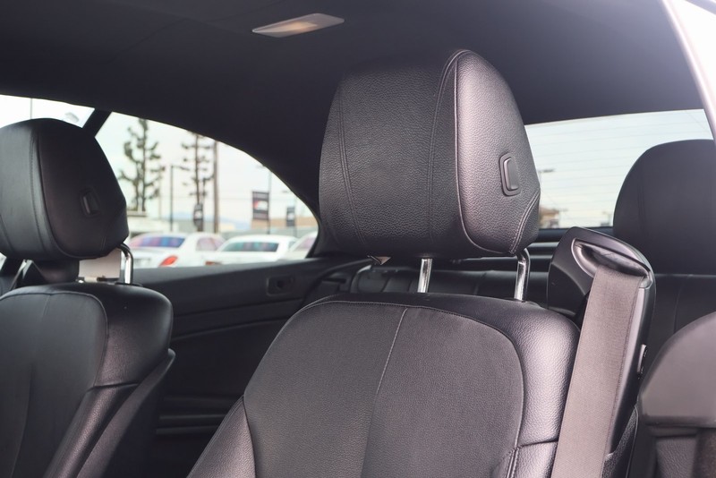 BMW 428i Vehicle Full-screen Gallery Image 19