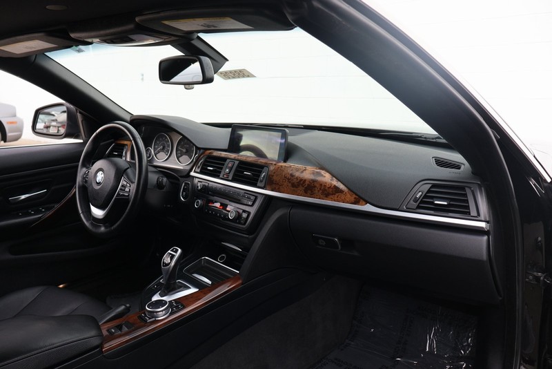 BMW 428i Vehicle Full-screen Gallery Image 20