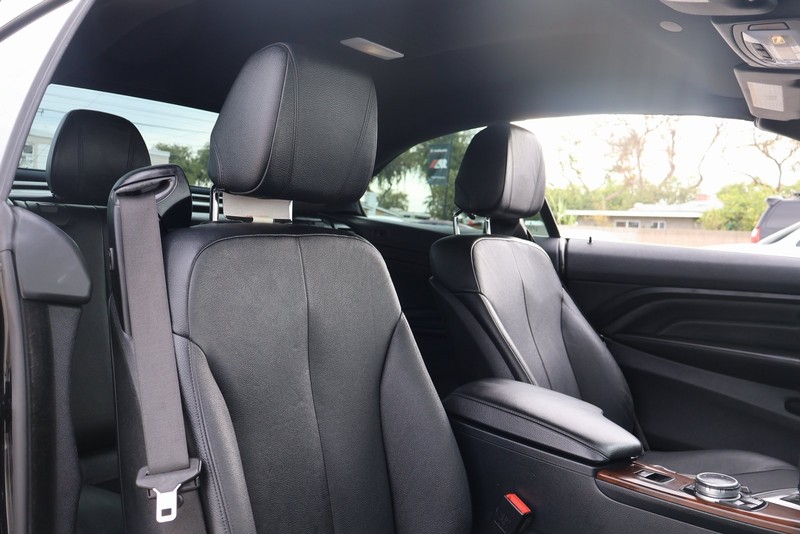 BMW 428i Vehicle Full-screen Gallery Image 21