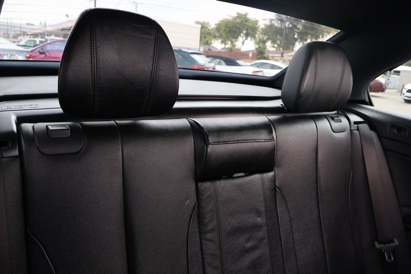 BMW 428i Vehicle Full-screen Gallery Image 22