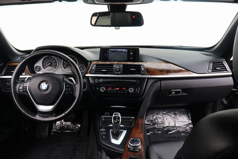 BMW 428i Vehicle Full-screen Gallery Image 24