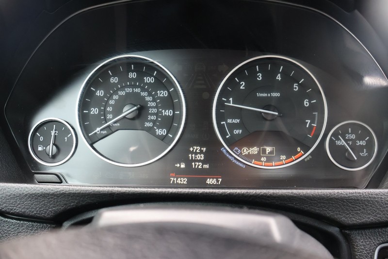 BMW 428i Vehicle Full-screen Gallery Image 25