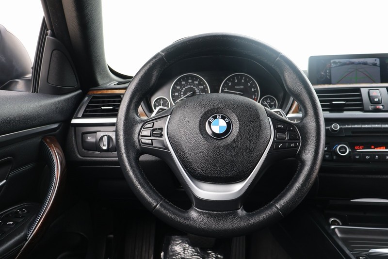 BMW 428i Vehicle Full-screen Gallery Image 26