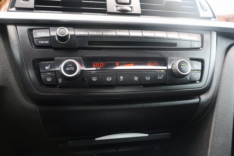 BMW 428i Vehicle Full-screen Gallery Image 34