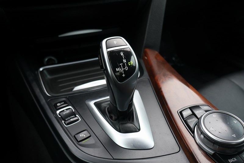 BMW 428i Vehicle Full-screen Gallery Image 35