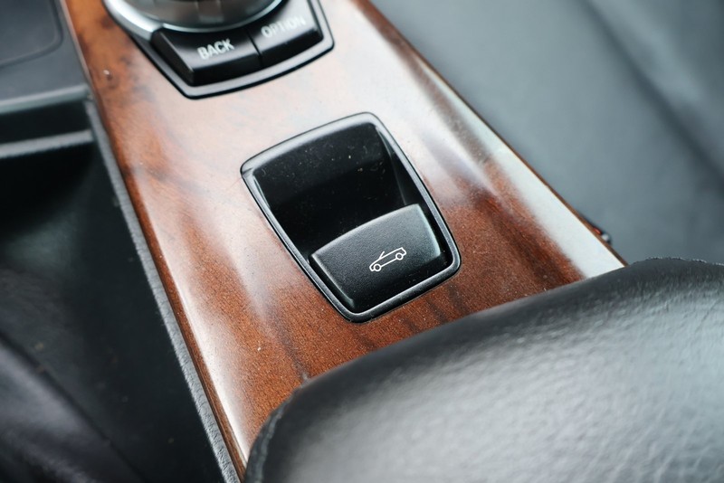 BMW 428i Vehicle Full-screen Gallery Image 36