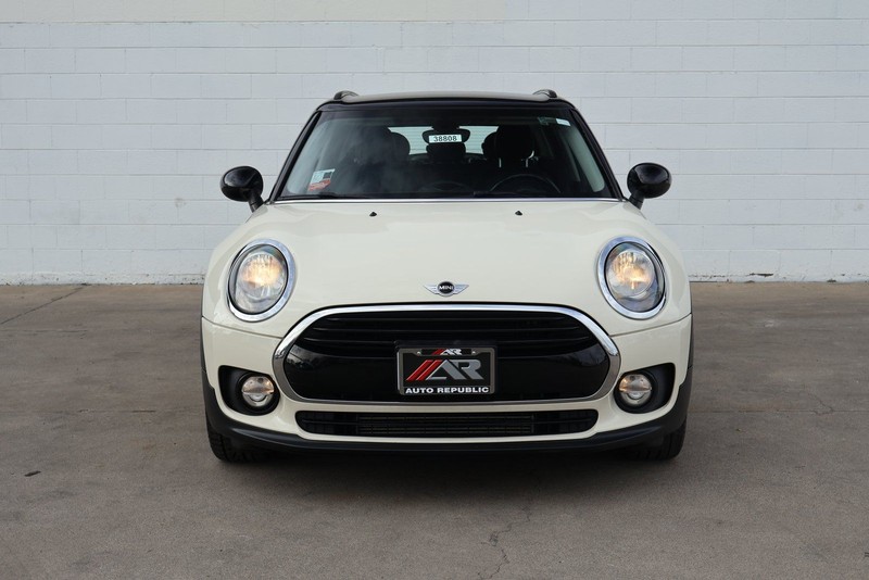 MINI Clubman Vehicle Full-screen Gallery Image 02