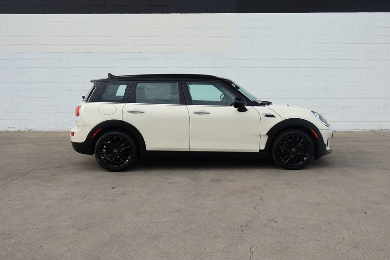 MINI Clubman Vehicle Full-screen Gallery Image 04