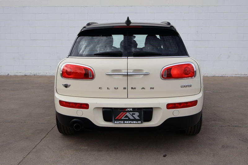 MINI Clubman Vehicle Full-screen Gallery Image 06