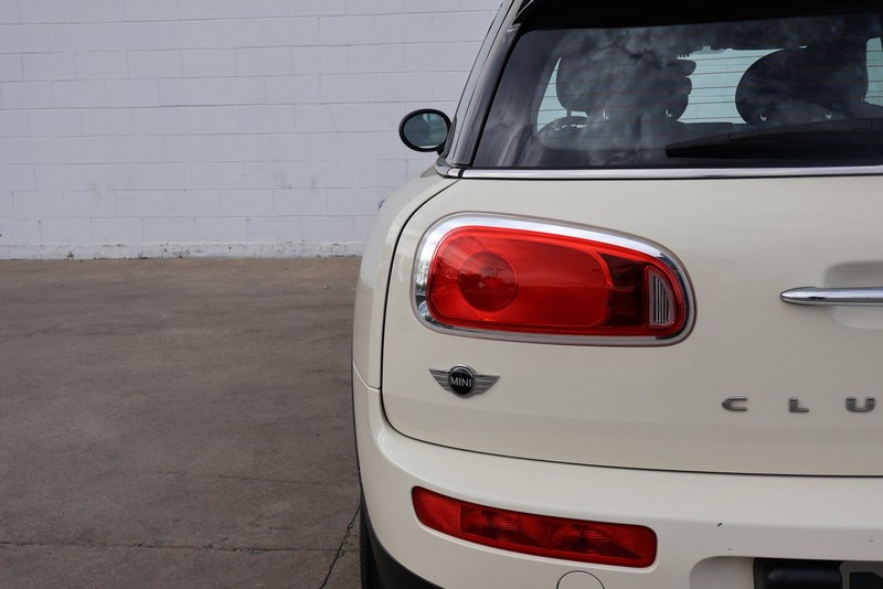 MINI Clubman Vehicle Full-screen Gallery Image 07