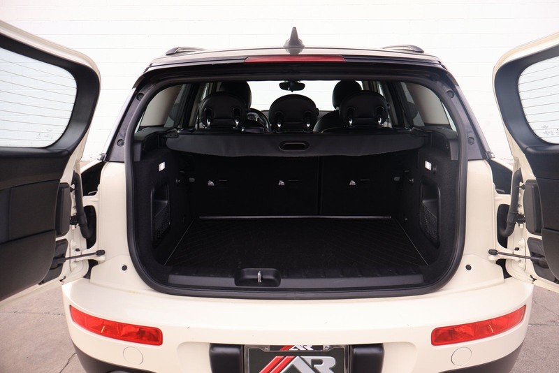MINI Clubman Vehicle Full-screen Gallery Image 08
