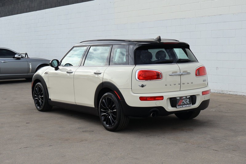 MINI Clubman Vehicle Full-screen Gallery Image 09