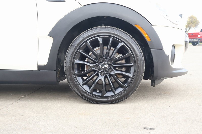 MINI Clubman Vehicle Full-screen Gallery Image 13