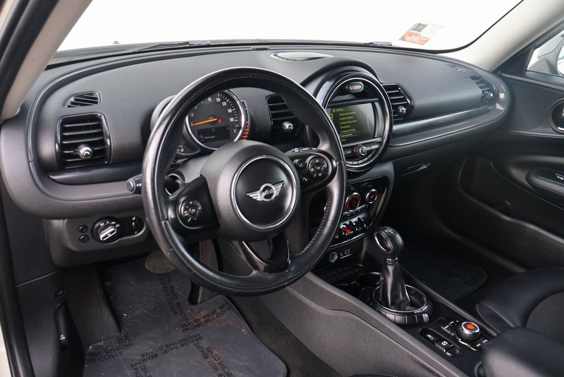 MINI Clubman Vehicle Full-screen Gallery Image 16