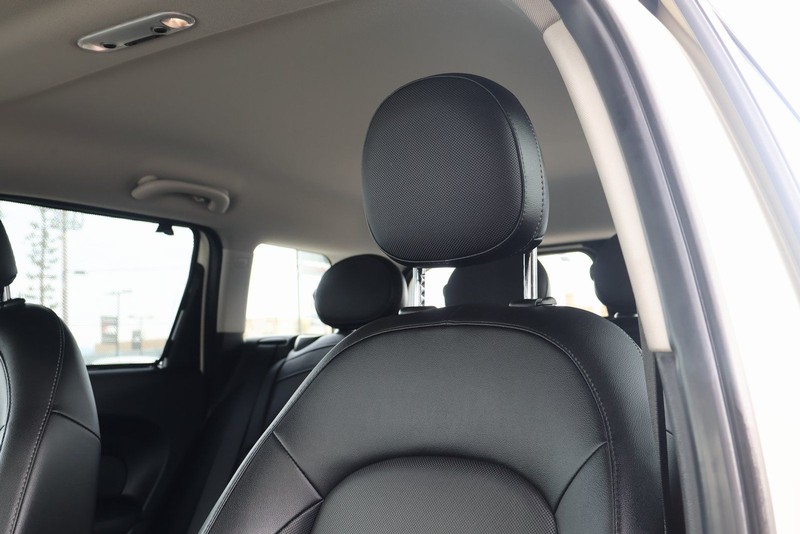 MINI Clubman Vehicle Full-screen Gallery Image 18