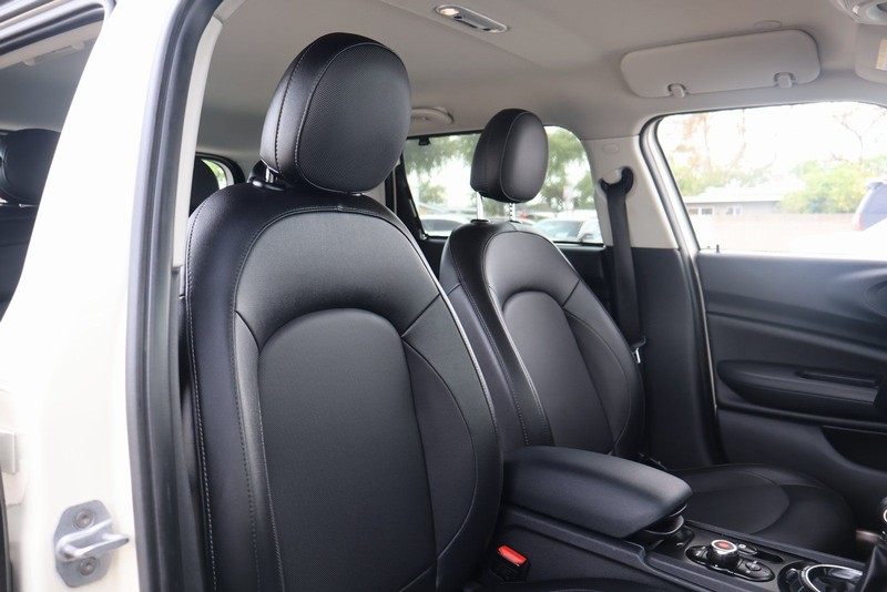 MINI Clubman Vehicle Full-screen Gallery Image 20