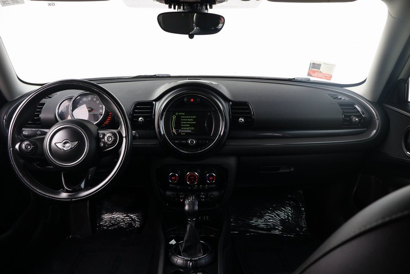 MINI Clubman Vehicle Full-screen Gallery Image 23