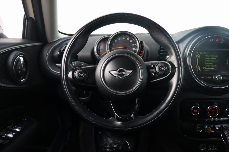 MINI Clubman Vehicle Full-screen Gallery Image 25