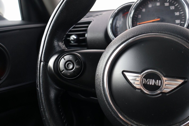 MINI Clubman Vehicle Full-screen Gallery Image 26