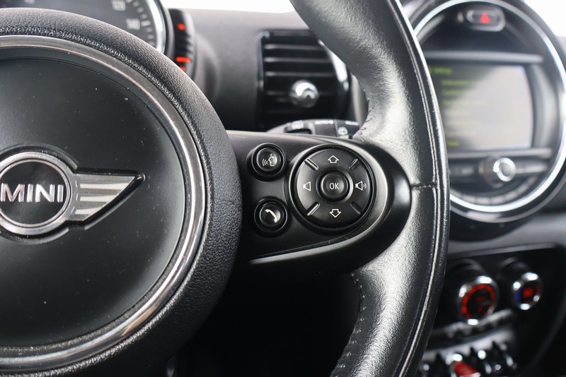 MINI Clubman Vehicle Full-screen Gallery Image 27