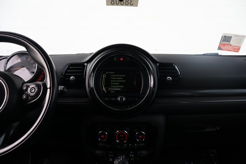 MINI Clubman Vehicle Full-screen Gallery Image 28