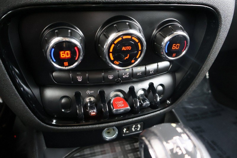 MINI Clubman Vehicle Full-screen Gallery Image 30