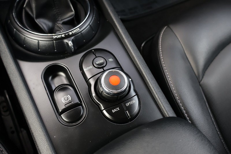 MINI Clubman Vehicle Full-screen Gallery Image 32