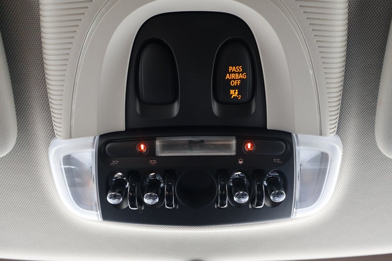 MINI Clubman Vehicle Full-screen Gallery Image 33