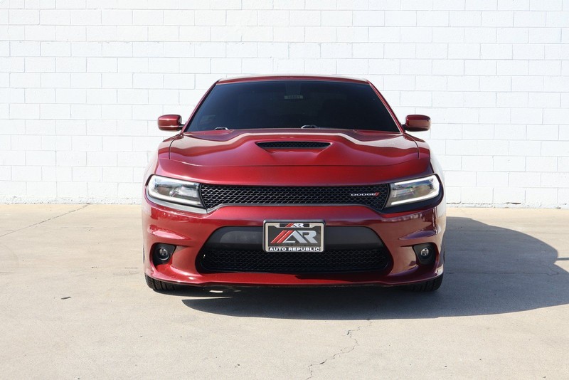 Dodge Charger Vehicle Full-screen Gallery Image 02