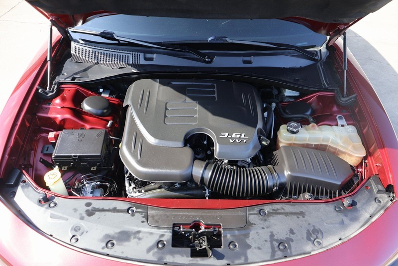 Dodge Charger Vehicle Full-screen Gallery Image 12