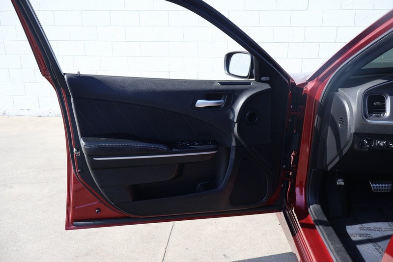 Dodge Charger Vehicle Full-screen Gallery Image 14