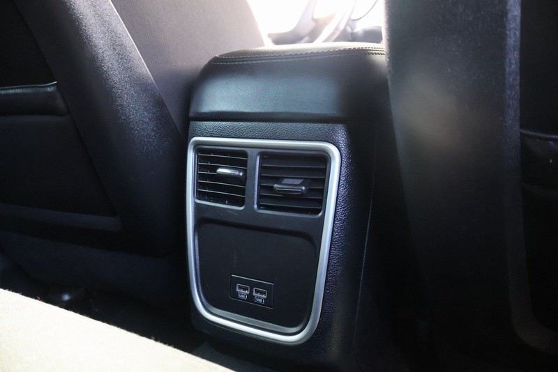 Dodge Charger Vehicle Full-screen Gallery Image 22