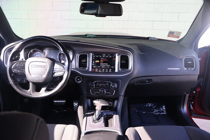 Dodge Charger Vehicle Full-screen Gallery Image 23