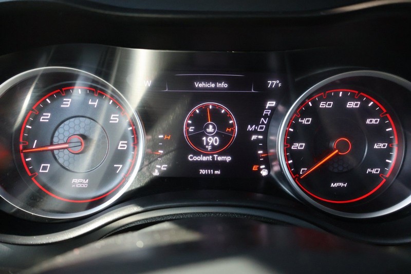 Dodge Charger Vehicle Full-screen Gallery Image 24