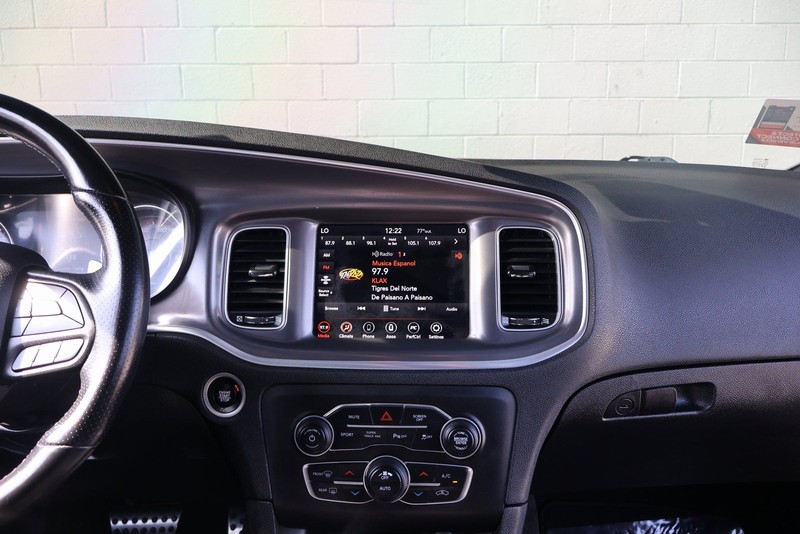 Dodge Charger Vehicle Full-screen Gallery Image 29