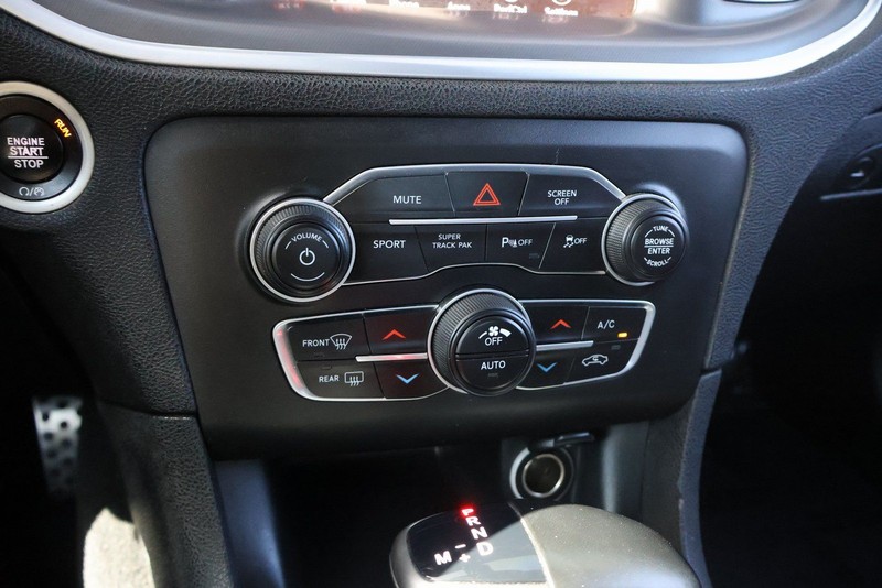 Dodge Charger Vehicle Full-screen Gallery Image 32