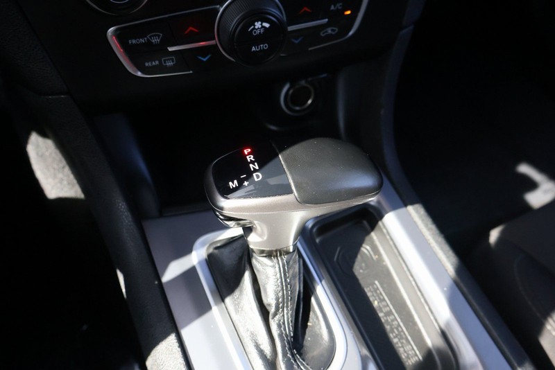 Dodge Charger Vehicle Full-screen Gallery Image 33