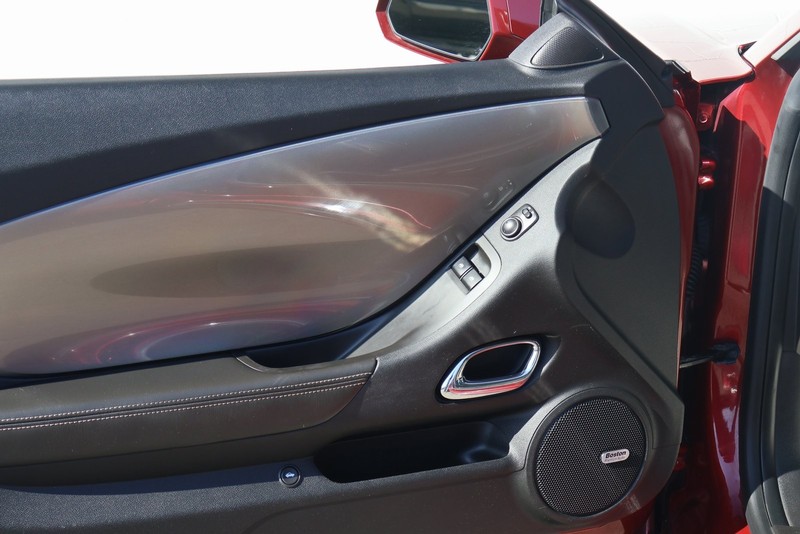 Chevrolet Camaro Vehicle Full-screen Gallery Image 15