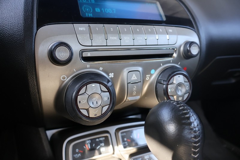 Chevrolet Camaro Vehicle Full-screen Gallery Image 28