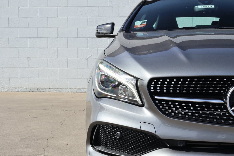 Mercedes-Benz CLA Vehicle Full-screen Gallery Image 03