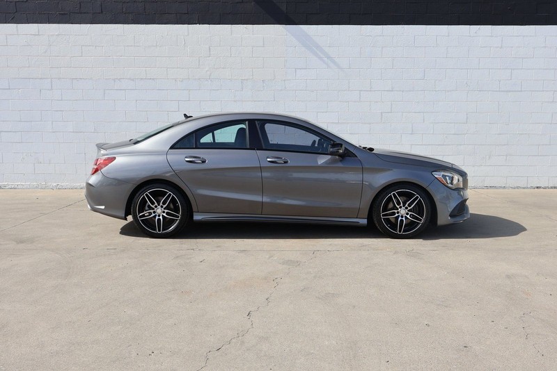 Mercedes-Benz CLA Vehicle Full-screen Gallery Image 04