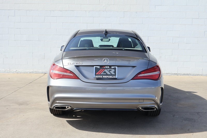 Mercedes-Benz CLA Vehicle Full-screen Gallery Image 06